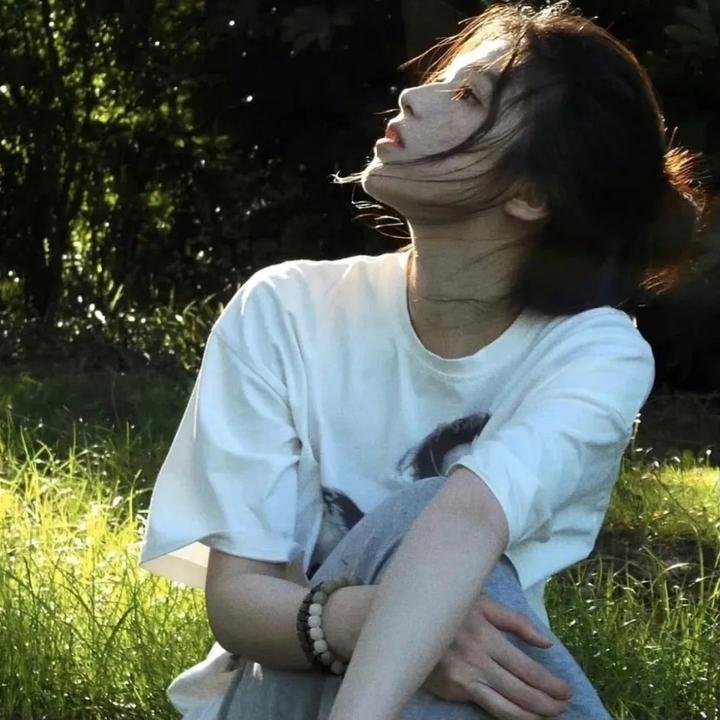 穿黄睡衣的女孩 在线观看